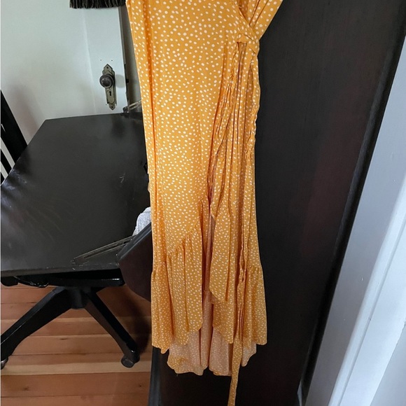 Yellow wrap dress - Picture 2 of 3